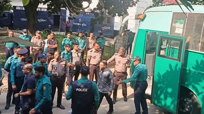 মানবতাবিরোধী অপরাধের দুই মামলায় ১৩ সেনা কর্মকর্তাকে আন্তর্জাতিক অপরাধ ট্রাইব্যুনালে হাজির করা হয়েছে। সংগৃহীত ছবি