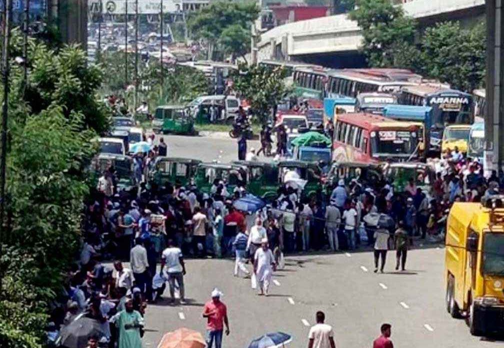 শহরের পরিবহনব্যবস্থা বদলে দিয়েছে ‘বাংলা টেসলা’
