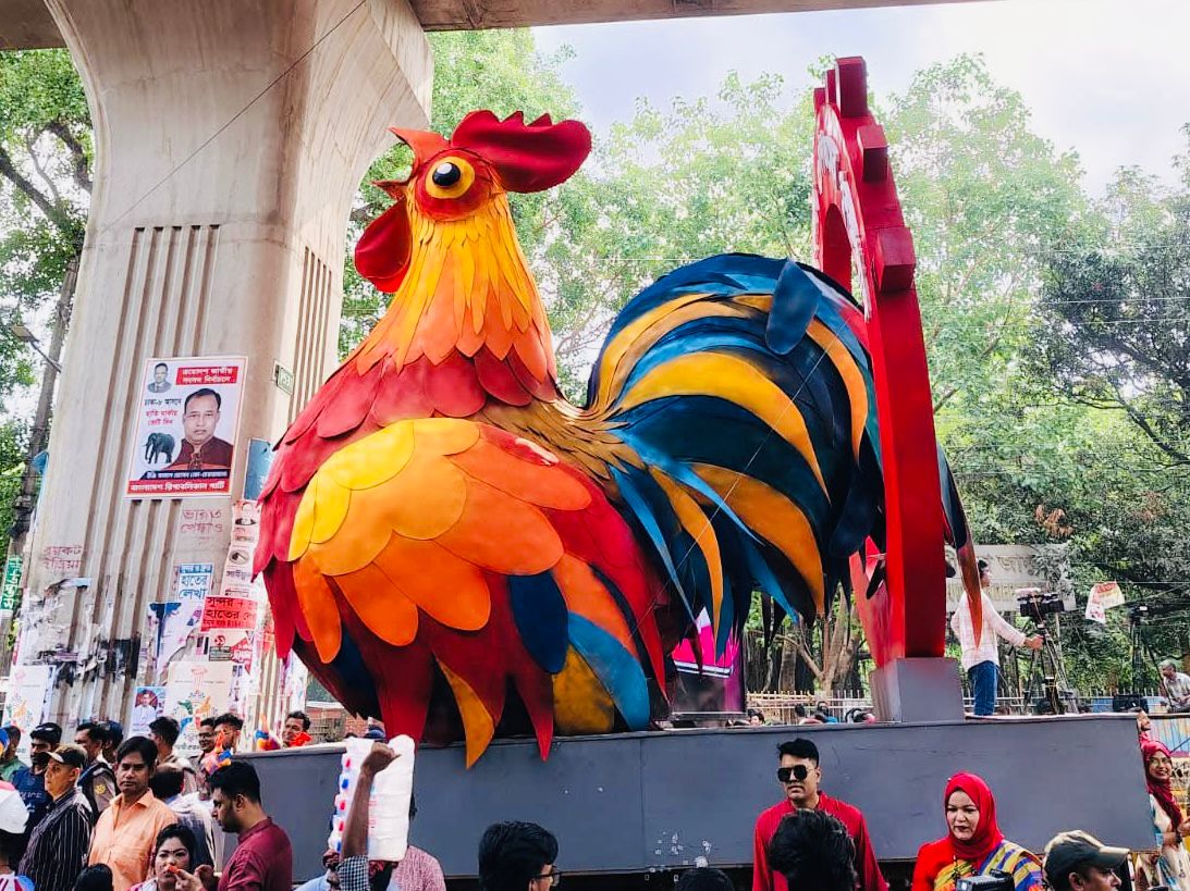 গণতন্ত্র পুণরুত্থানের মোটিফ ‘মোরগ’। স্ট্রিম ছবি