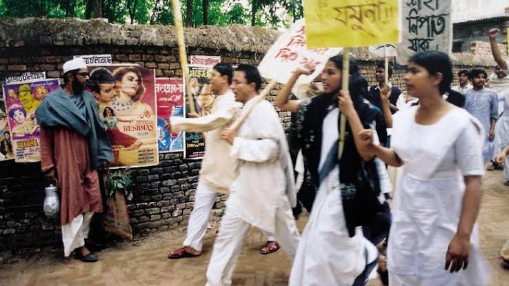 মাটির ময়না সিনেমার একটি দৃশ্য। ইউটিউব থেকে নেওয়া ছবি