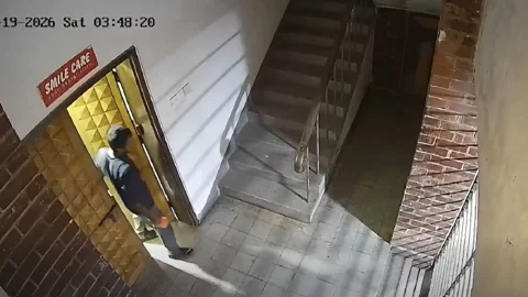 ফুটেজ থেকে নেওয়া ছবি
