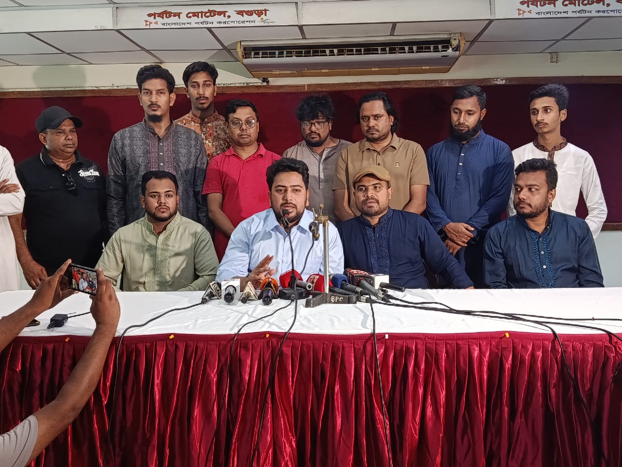 বগুড়ায় শহীদ পরিবারের সঙ্গে এনসিপি নেতাদের সাক্ষাৎ