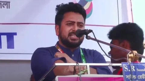 জালফৈ বাইপাসে পথসভায় কথা বলেন নাহিদ ইসলাম। ভিডিও থেকে নেওয়া ছবি