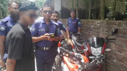 বিকট শব্দে বাইক চালানোয় কিশোরকে ২০ হাজার টাকা জরিমানা