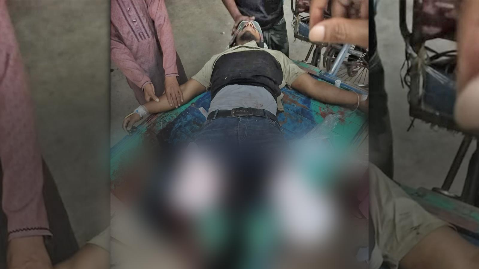 নওগাঁয় ট্রেন থেকে নামতে গিয়ে কনস্টেবলের দুই পা বিচ্ছিন্ন, নেওয়া হচ্ছে ঢাকায়