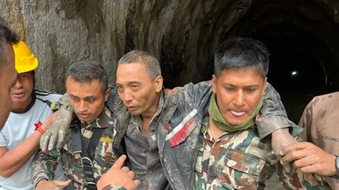  ১১ দিন পর সুড়ঙ্গ থেকে চীনা নাগরিক উদ্ধার