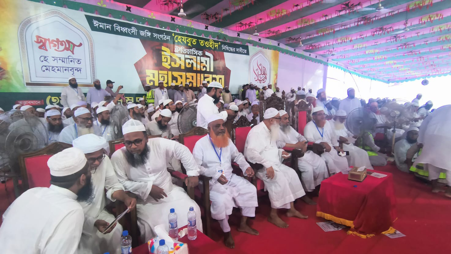 নোয়াখালী জেলা স্কুল মাঠের মহাসমাবেশে অতিথিরা। স্ট্রিম ছবি