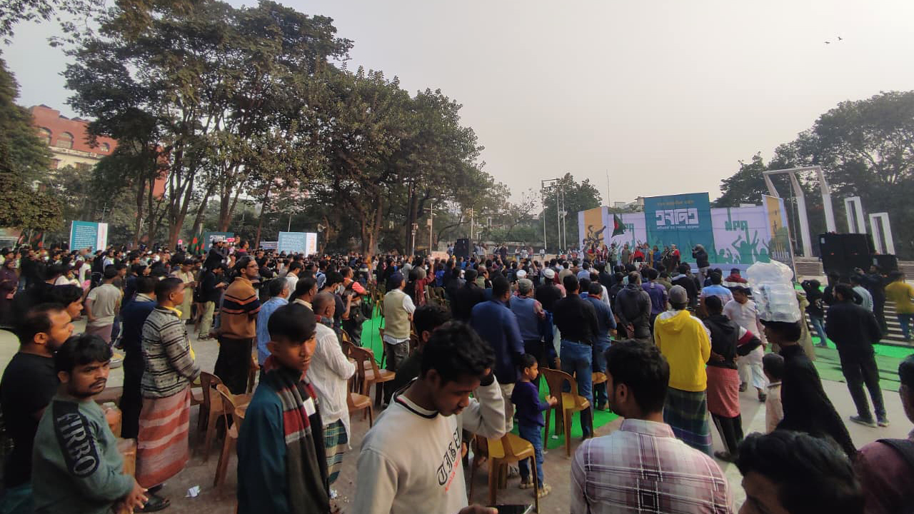 এনপিএর আত্মপ্রকাশ অনুষ্ঠানে যোগ দেন নানা শ্রেণী-পেশার মানুষ। স্ট্রিম ছবি