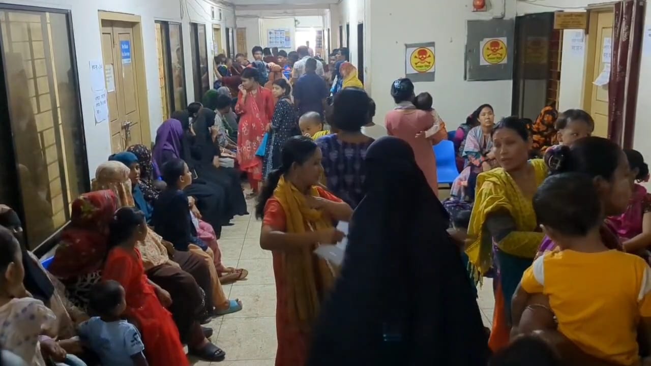 নিউমোনিয়া ও সর্দি-কাশিতে আক্রান্ত শিশুদের সংখ্যা উদ্‌বেগজনক হারে বৃদ্ধি পেয়েছে খাগড়াছড়িতে। স্ট্রিম ছবি স্ট্রিম ছবি