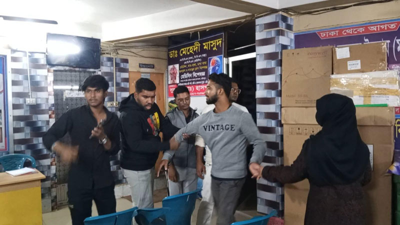 অভিযুক্ত ওটিবয় শেখ নিয়ামুল ঘটনার বিষয়ে দুঃখ প্রকাশ করে ‘ভুল করেছেন’ বলে স্বীকার করেছে