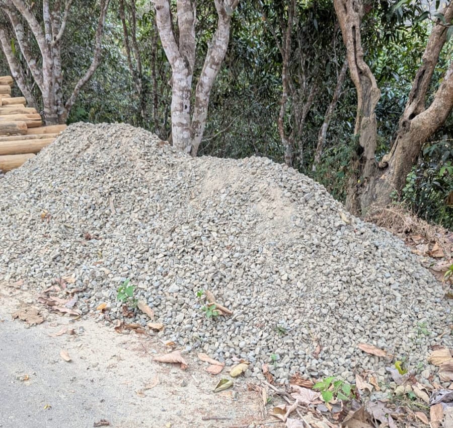 স্তূপ করে রাখা পাথরচূর্ণ । সংগৃহীত ছবি