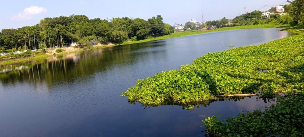 পাবনায় ইছামতিকে ‘বদ্ধ জলাশয়’ দেখিয়ে মাছ চাষে ইজারার দিচ্ছে প্রশাসন। স্ট্রিম ছবি