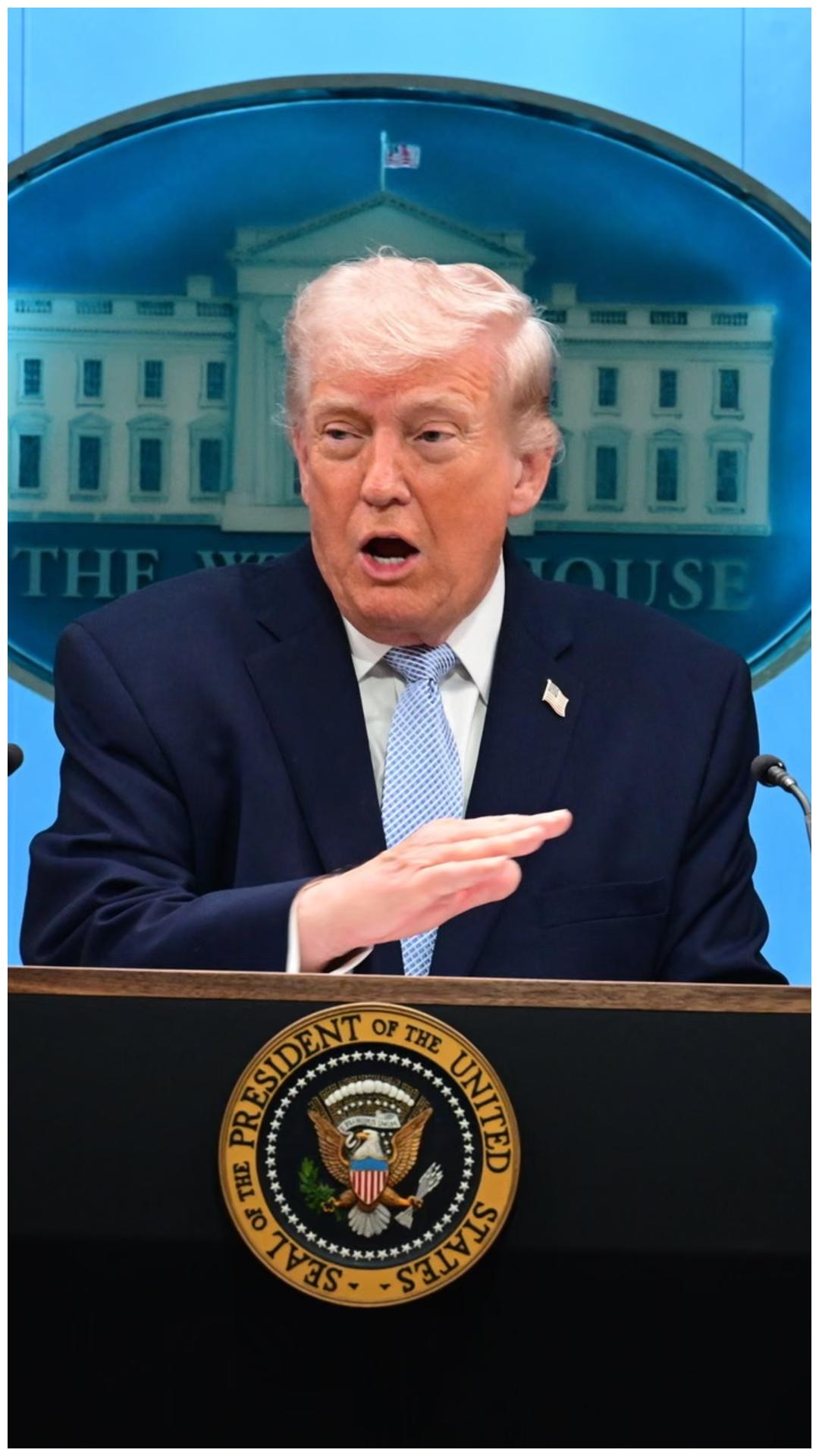 ট্রাম্প কি সত্যিই মাথা নত করলেন নাকি কৌশলের আশ্রয় নিলেন