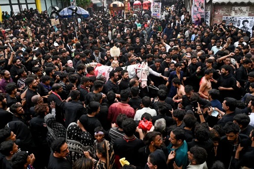 পাকিস্তানের লাহোরে আশুরা উদযাপন। ছবি: এক্স থেকে নেওয়া