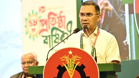 বিএনপির ৪৮তম প্রতিষ্ঠাবার্ষিকীর আলোচনা সভায় প্রধান অতিথির বক্তব্য দেন প্রধানমন্ত্রী ও দলটির চেয়ারম্যান তারেক রহমান। ছবি: পিএমও