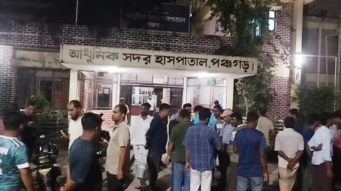 সংঘর্ষে আহতরা পঞ্চগড় সদর হাসপাতালে চিকিৎসা নেন। সংগৃহীত ছবি