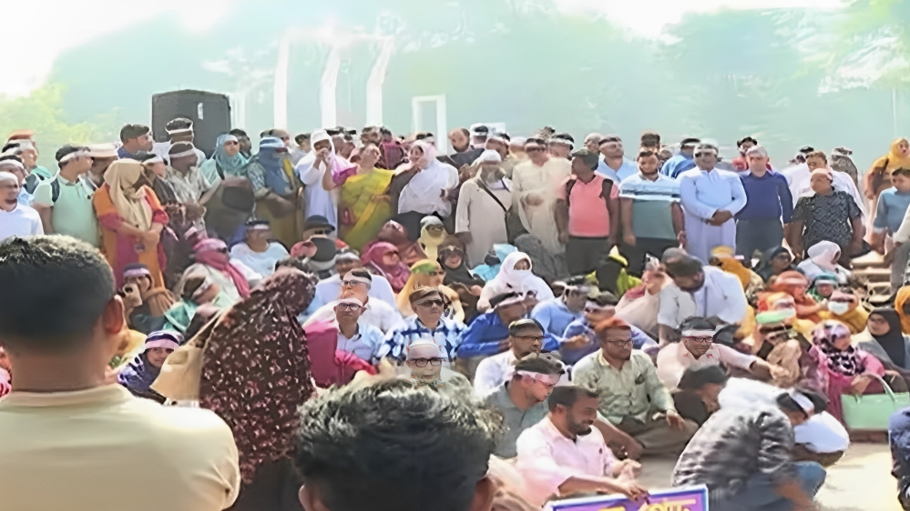 বিশ্ববিদ্যালয়ের অধ্যাদেশ দ্রুত জারির দাবিতে শিক্ষার্থীদের বিক্ষোভ