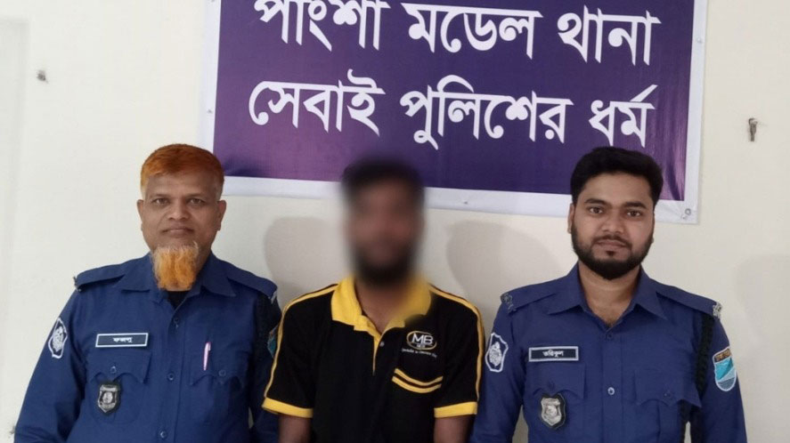 রাজবাড়ীতে মাজারের গম্বুজ ভাঙতে যাওয়ায় যুবক গ্রেপ্তার