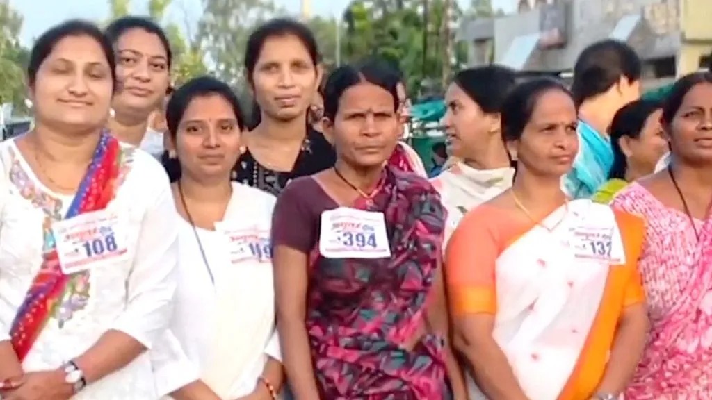 কোনো প্রস্তুতি না থাকা সত্ত্বেও  ৩০ থেকে ৬০ বছর বয়সী নারীদের সঙ্গে প্রতিদ্বন্দ্বিতা করে রমাবাই দৌড়ে বিজয়ী হয়েছিলেন। ছবি: বিবিসি