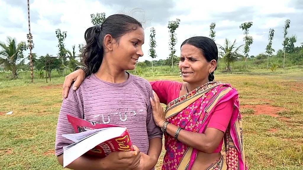 রমাবাইয়ের বড় মেয়ে পূজা পুলিশের নিয়োগ পরীক্ষার জন্য প্রশিক্ষণ নিচ্ছেন। ছবি: বিবিসি