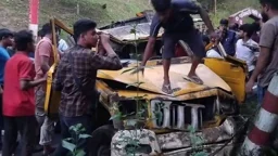 রাঙামাটিতে সড়ক থেকে পিকআপ ছিটকে ৪ নারী নিহত