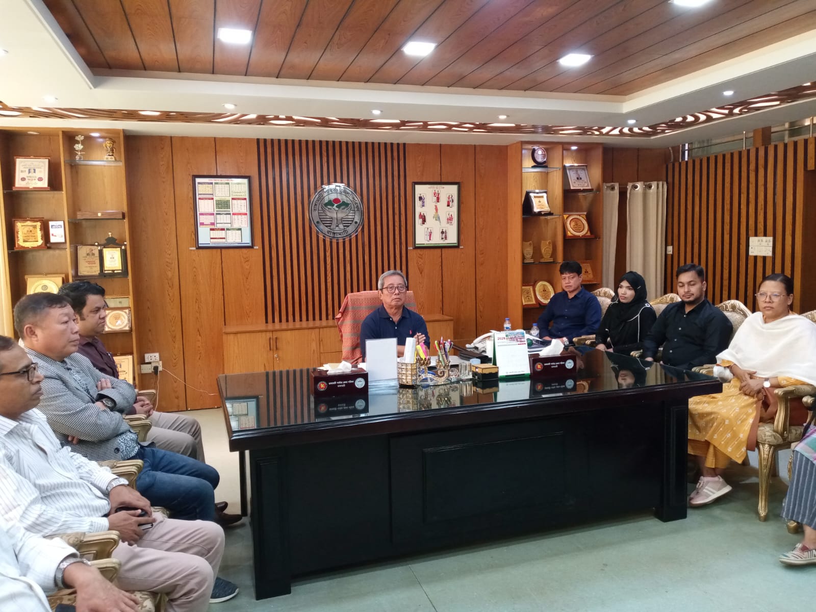 রাঙামাটি পার্বত্য জেলা পরিষদ চেয়ারম্যান কাজল তালুকদারের সংবাদ সম্মেলন। স্ট্রিম ছবি