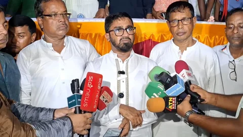 ঝিনাইদহে সংবর্ধনা অনুষ্ঠান শেষে সাংবাদিকদের সঙ্গে কথা বলেন রাশেদ খাঁন। সংগৃহীত ছবি 
