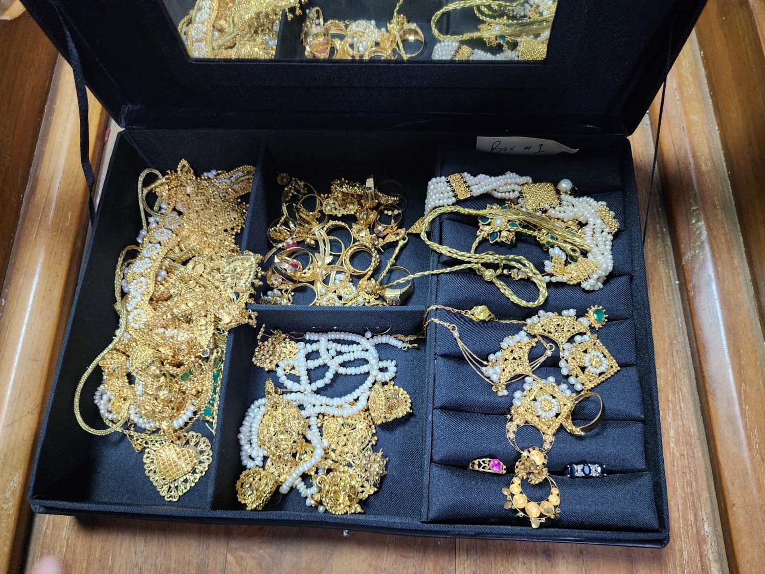 কী কী পাওয়া গেছে শেখ হাসিনার ব্যাংক লকারে