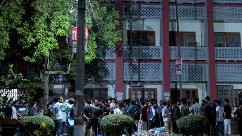 রাজশাহী বিশ্ববিদ্যালয়ে রসায়ন ও ম্যানেজমেন্ট বিভাগের মধ্যে সংঘর্ষের ঘটনা ঘটেছে। সংগৃহীত ছবি  