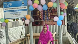 নদীর জাল টানা থেকে দিনমজুরি, এবার নিজের দোকানে স্বপ্ন বুনছেন বাঘবিধবা মাহফুজা
