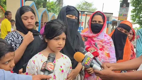 আহমেদ বাবুর ৮ বছরের মেয়ে রোজা। স্ট্রিম ছবি