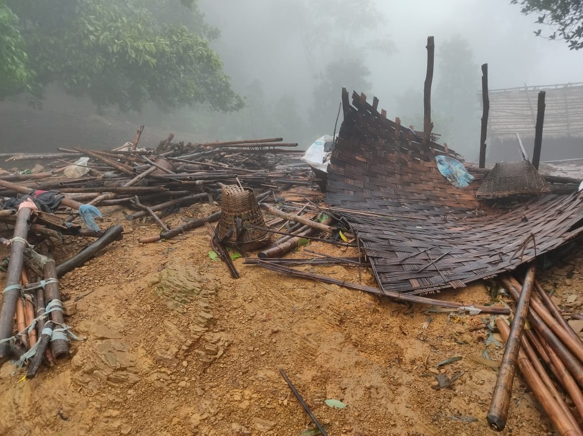 সাজেকে ভারী বর্ষণে ভাঙল ৫ বসতঘর