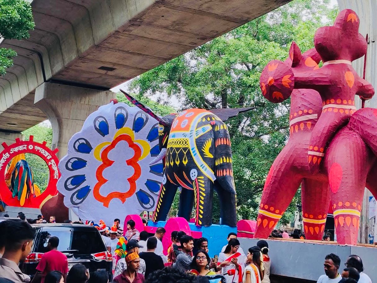 পাঁচটি প্রধান মোটিফের পাশাপাশি ছিল মাছ, বাঘ ও হরিণ শাবক, ছাগল ও ছাগশিশু, কাকাতুয়া, ময়ূর ও ঘোড়া