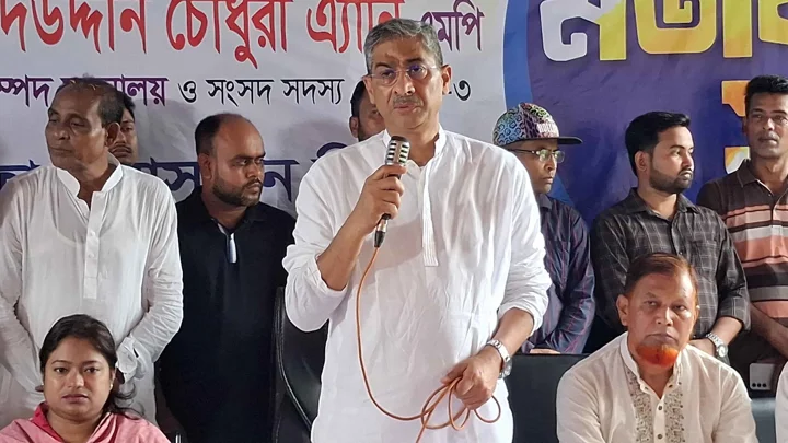 লক্ষ্মীপুরের চন্দ্রগঞ্জ উপজেলায় মতবিনিময় সভায় পানিসম্পদমন্ত্রী শহীদউদ্দীন চৌধুরী এ্যানি। ছবি: সংগৃহীত