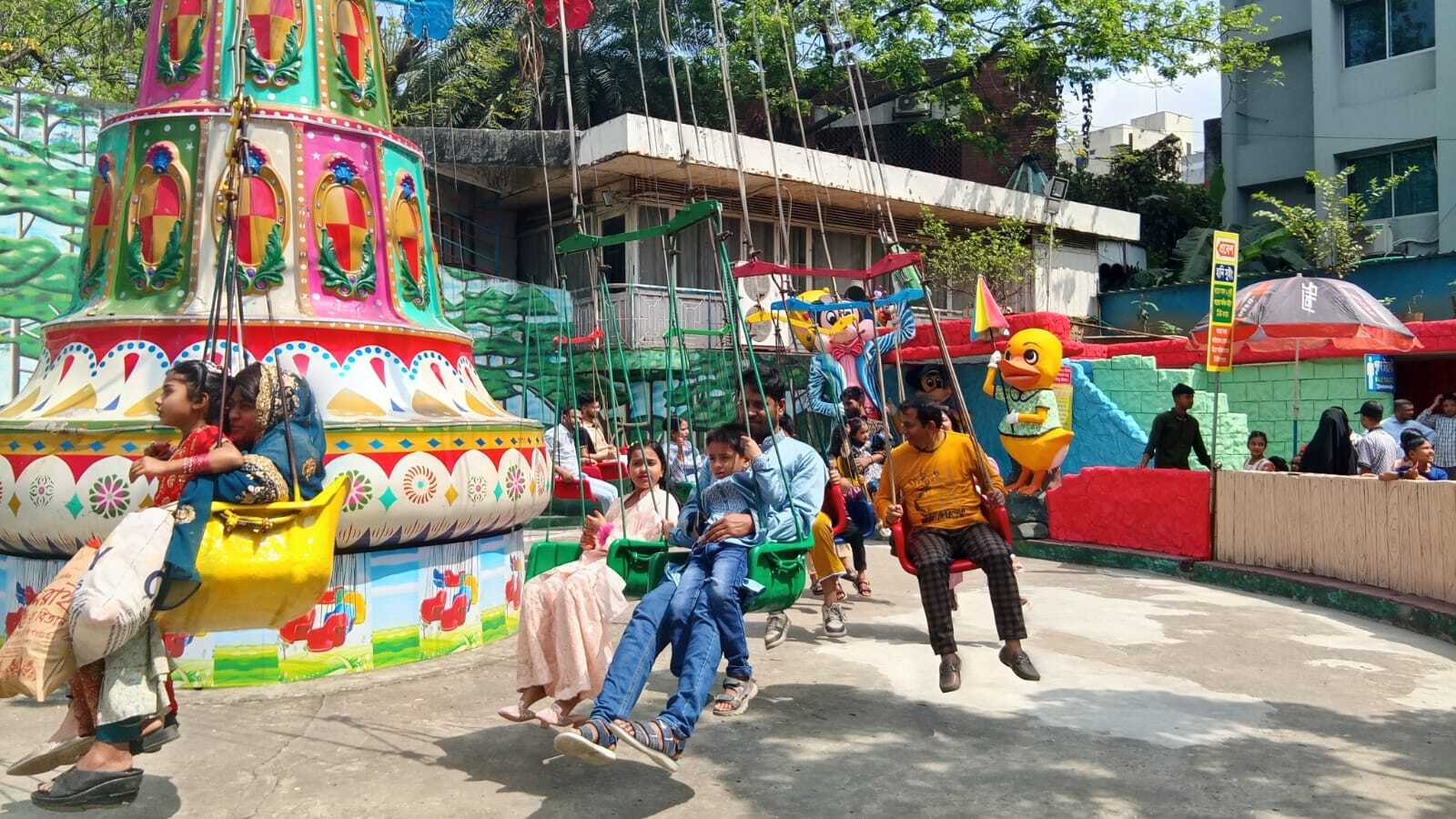 শিশুমেলার রাইডে ছিল লম্বা সিরিয়াল। স্ট্রিম ছবি