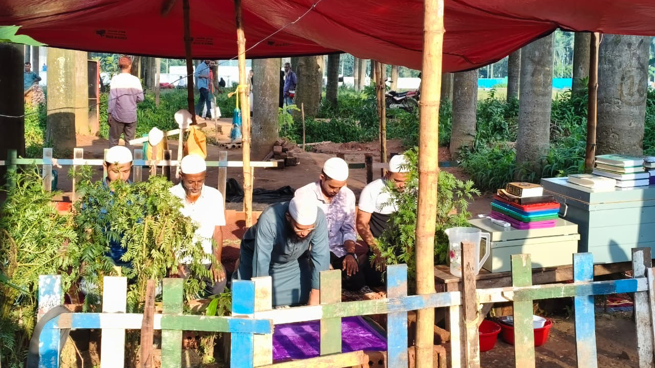 সামাজিক মাধ্যমে সম্প্রতি ভাইরাল হয়েছে সোহরাওয়ার্দী উদ্যানে অনুমতি ছাড়া গড়ে তোলা মসজিদ। স্ট্রিম ছবি