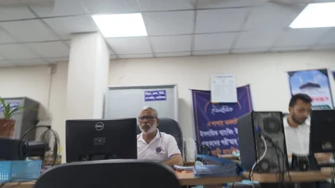 জামালপুরে সাপ্তাহিক ছুটির দিনে কাজ করছেন সোনালী ব্যাংকের কর্মীরা। স্ট্রিম ছবি