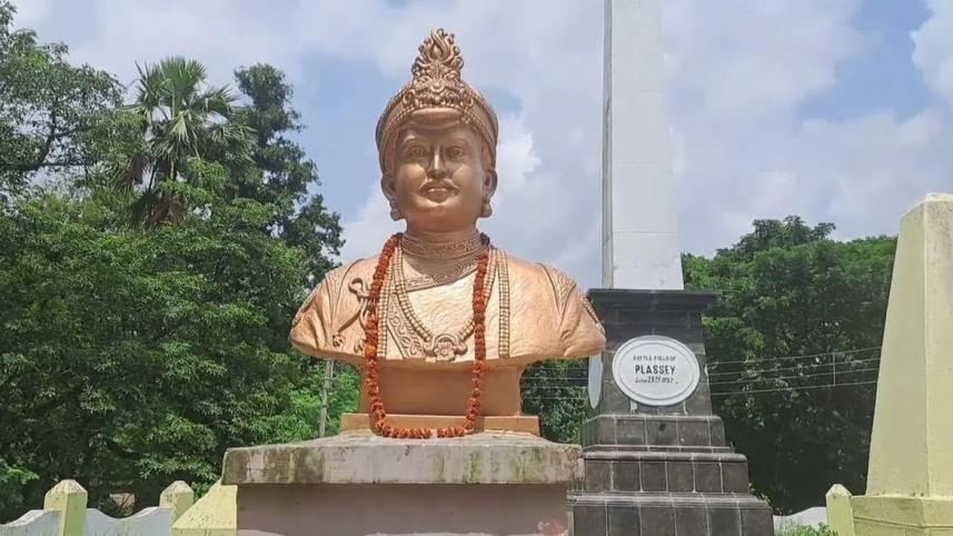 ভারতের মুর্শিদাবাদে পলাশীর প্রান্তরে নবাব সিরাজউদ্দৌলার আবক্ষমূর্তি। ছবি: এক্স থেকে নেওয়া