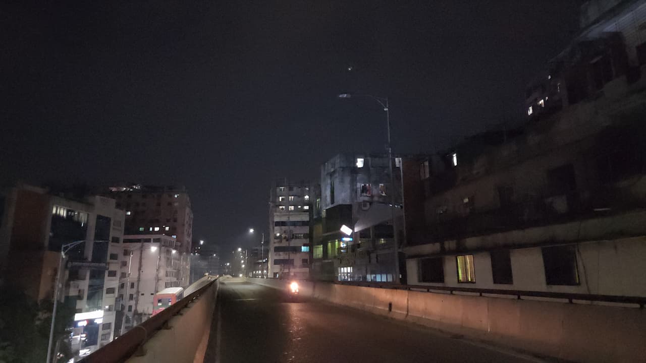 আতঙ্কে থাকেন যাত্রী ও চালকরা