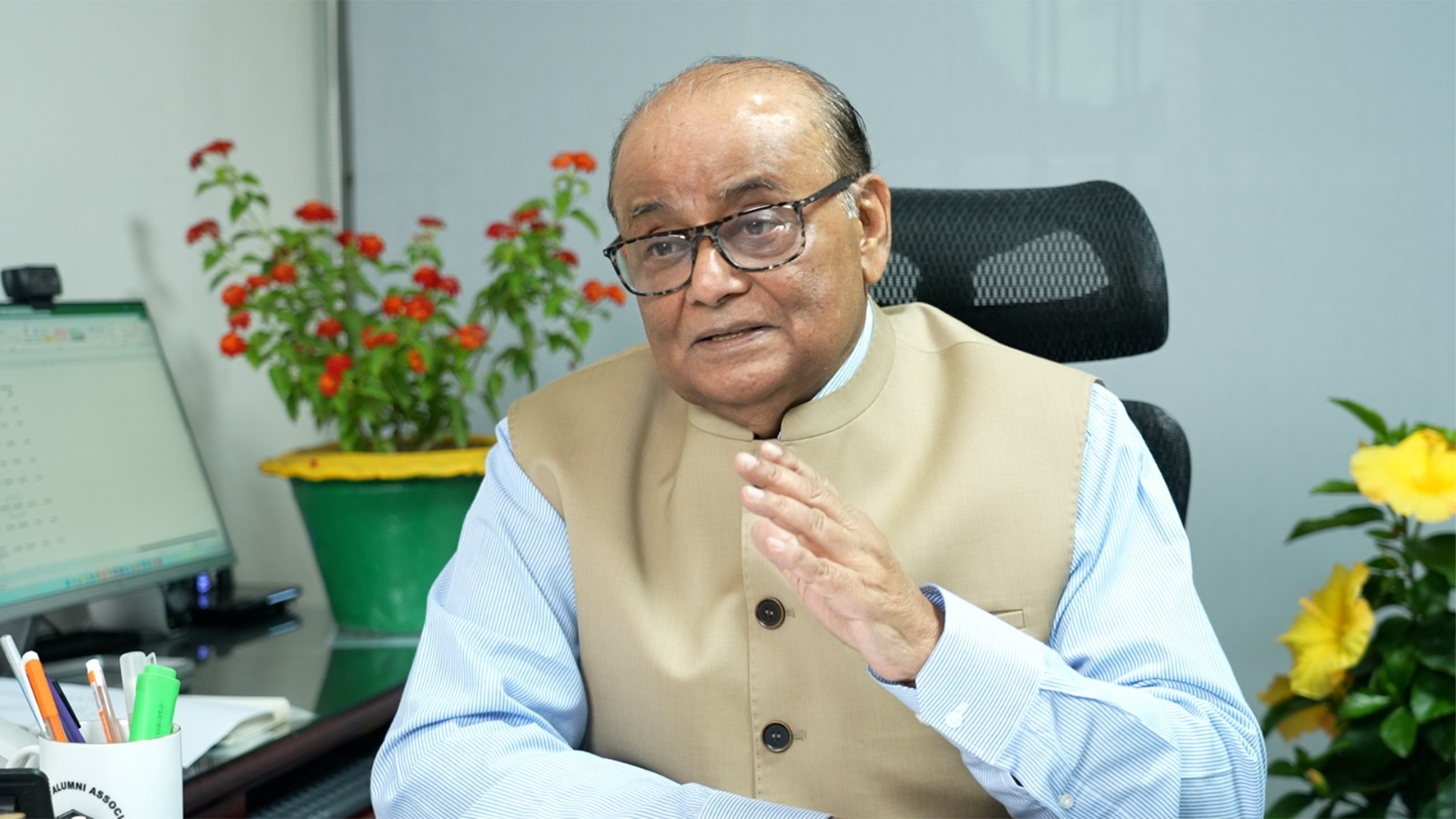 রাজস্ব বাড়াতে করের হার নয়, মনোযোগ দিতে হবে আওতা সম্প্রসারণে