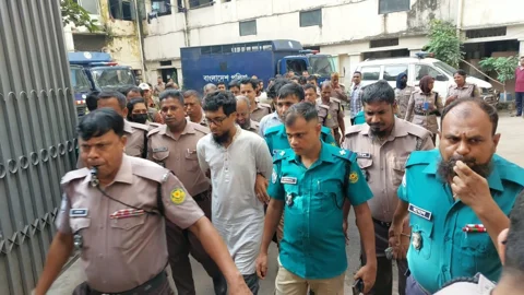 শুক্রবার অভিযান চালিয়ে উগ্রবাদী কর্মকাণ্ডে জড়িত সন্দেহে ২৩ যুবককে আটক করে পুলিশ। ছবি: সংগৃহীত