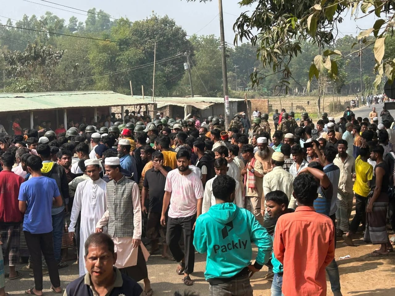 রোহিঙ্গা সশস্ত্র গোষ্ঠীর ৫৩ সদস্যকে হেফাজতে নিয়েছে আইনশৃঙ্খলা রক্ষাকারী বাহিনী