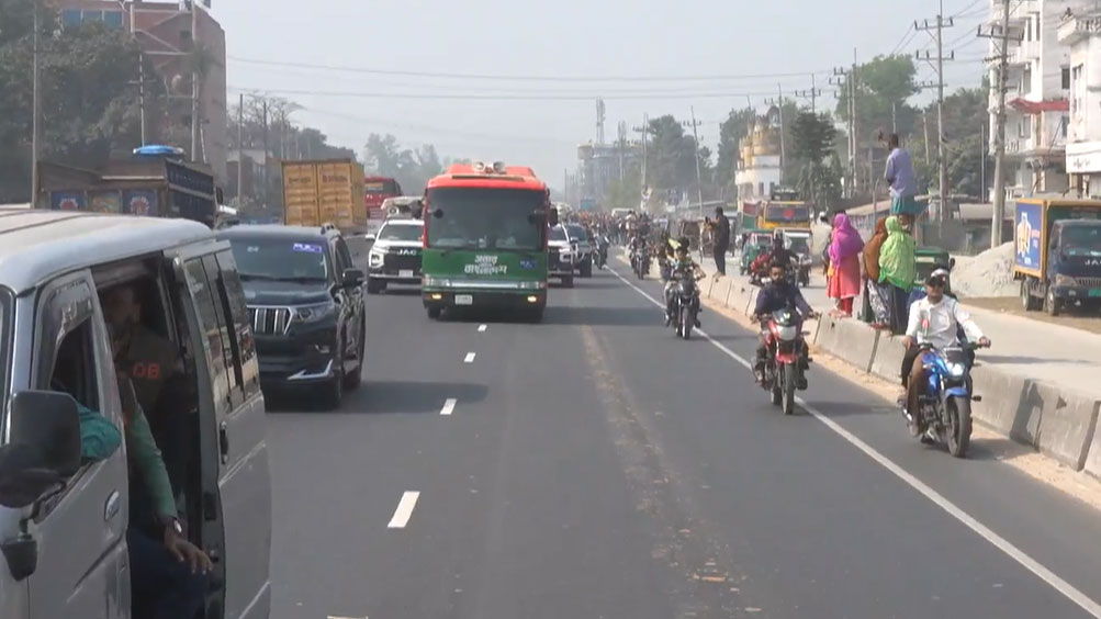 বগুড়া থেকে সিরাজগঞ্জের পথে তারেক রহমান