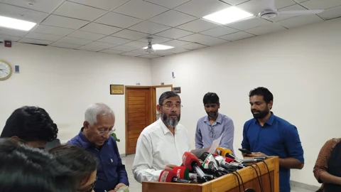 সাংবাদিকদের ব্রিফ করছেন নির্বাচন কমিশনার ব্রিগেডিয়ার জেনারেল (অব.) আবুল ফজল মো. সানাউল্লাহ।  ছবি: সংগৃহীত 