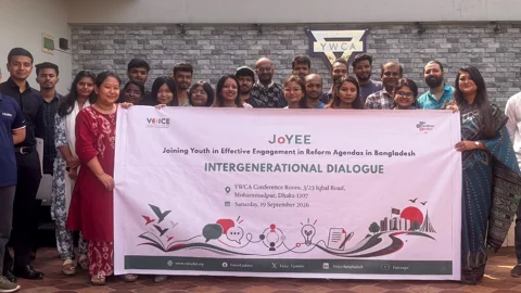 শনিবার রাজধানীর ওয়াইডব্লিউসিএ মিলনায়তনে ‘আন্তপ্রজন্মীয় সংলাপে’। ছবি: সংগৃহীত