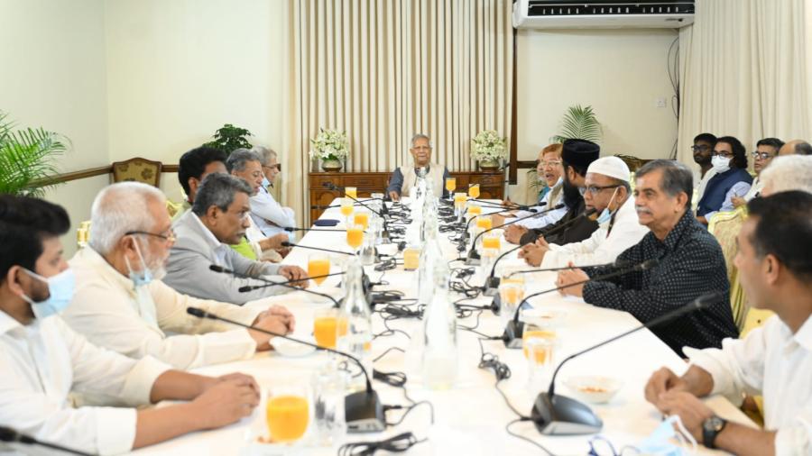 ফ্যাসিবাদের প্রশ্নে সবাই ঐক্যবদ্ধ: প্রধান উপদেষ্টার সঙ্গে চার দলের বৈঠক শেষে আসিফ নজরুল