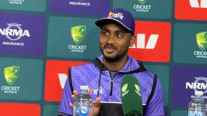 সংবাদ সম্মেলনে কথা বলেন পেসার শরীফুল ইসলাম। ভিডিও থেকে নেওয়া ছবি