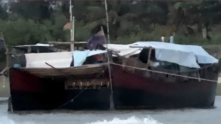 হাউসবোট আইল্যান্ড গার্ল। সংগৃহীত ছবি